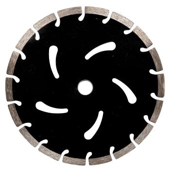 Diamant Sägeblatt 230 mm beim Schneiden von Betonblock