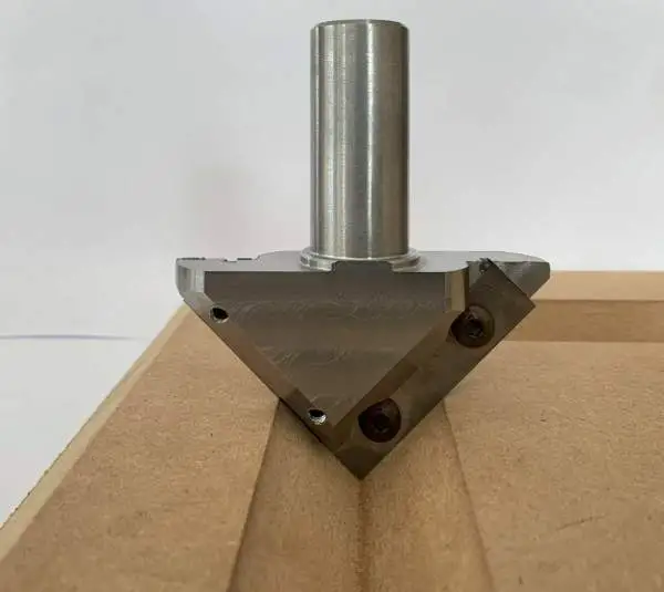 90° d2=12 mm ✓ HM-Bestückter V-Nutfräser mit Wendeplatten, Z=2, V-Cut-Fräser